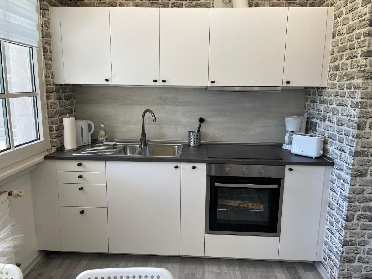 Comfortable Shared Apartment With Private Room In 韦塞林 外观 照片