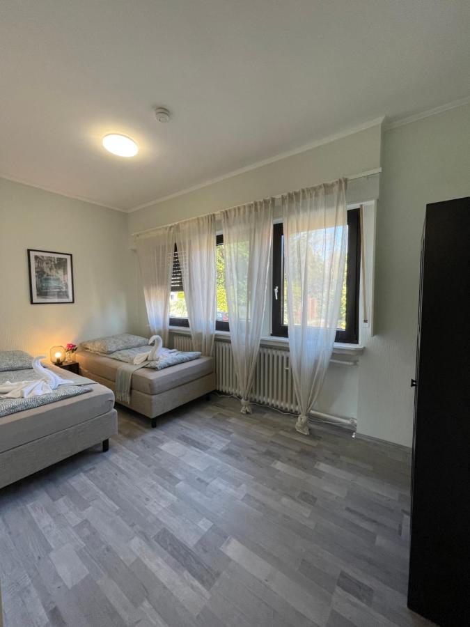 Comfortable Shared Apartment With Private Room In 韦塞林 外观 照片