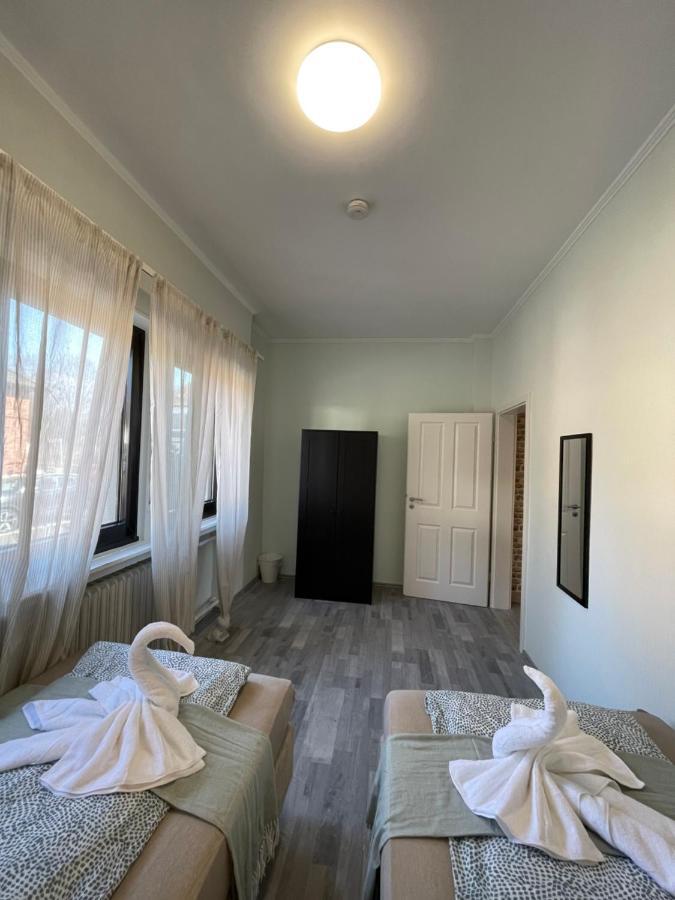 Comfortable Shared Apartment With Private Room In 韦塞林 外观 照片