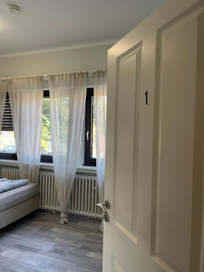 Comfortable Shared Apartment With Private Room In 韦塞林 外观 照片
