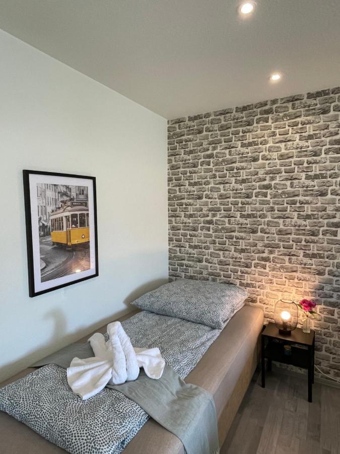 Comfortable Shared Apartment With Private Room In 韦塞林 外观 照片