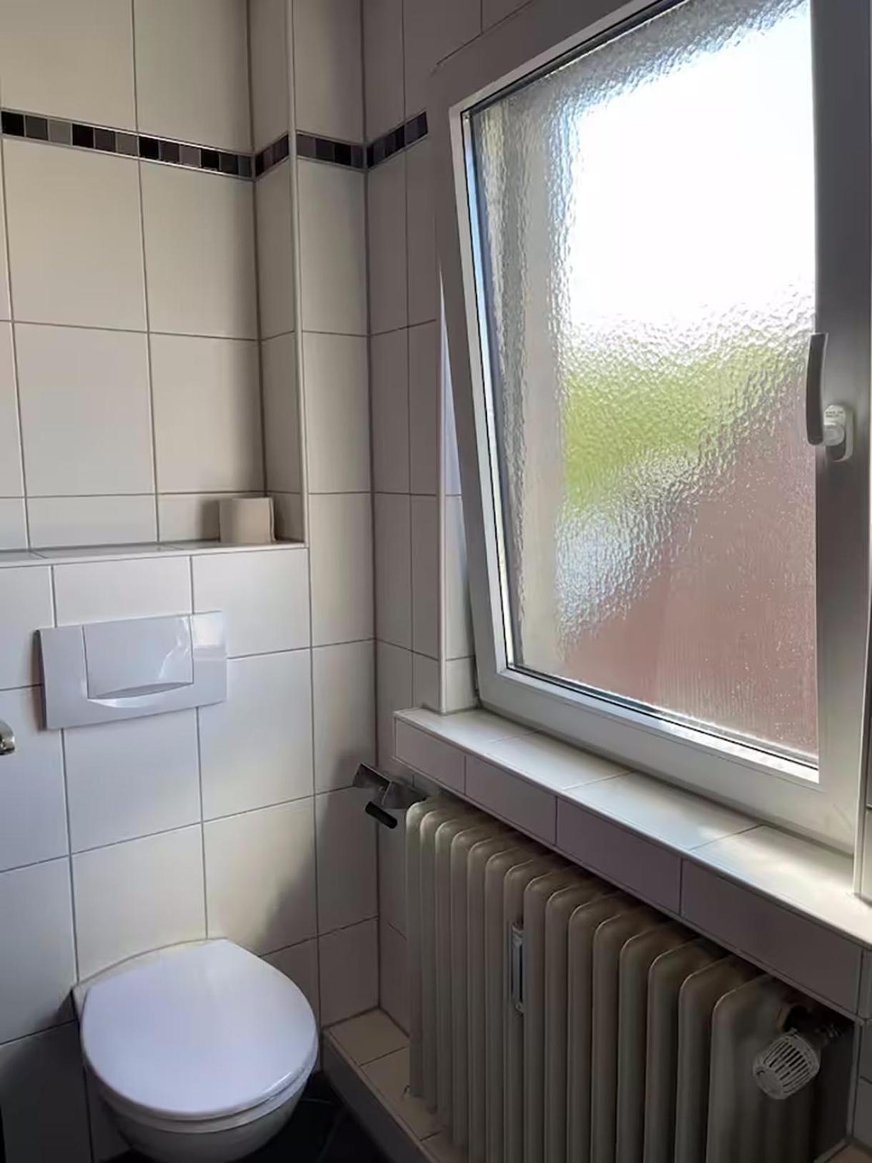 Comfortable Shared Apartment With Private Room In 韦塞林 外观 照片